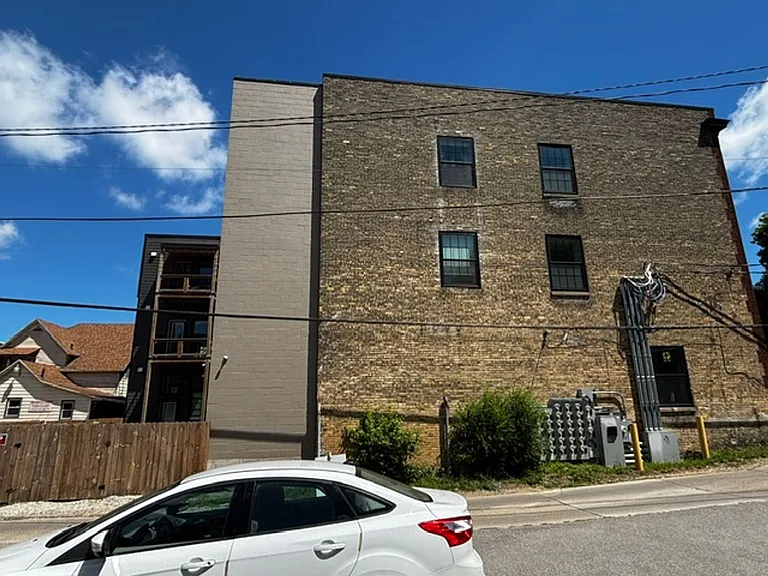 Beautiful Apartments West Grand Neighborhood — Photo 11