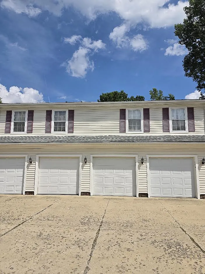 2 bed, 1.5 bath, 976 sqft, $1,650 — Photo 2