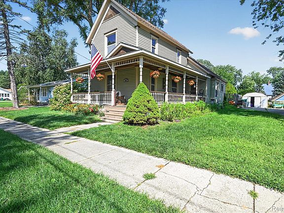 2nd image of 158 W 1st St