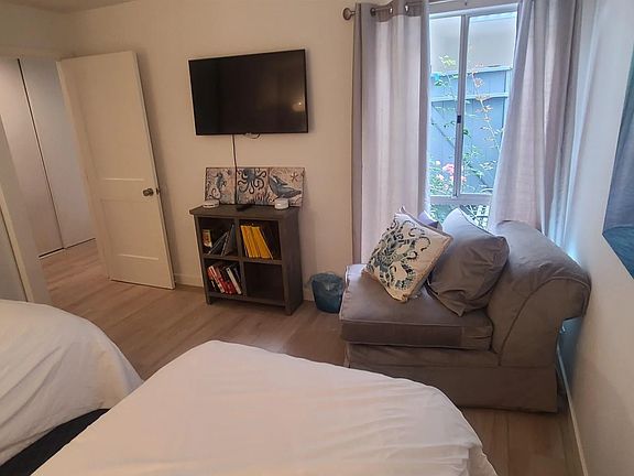 4th image of 9 Antigua Ct