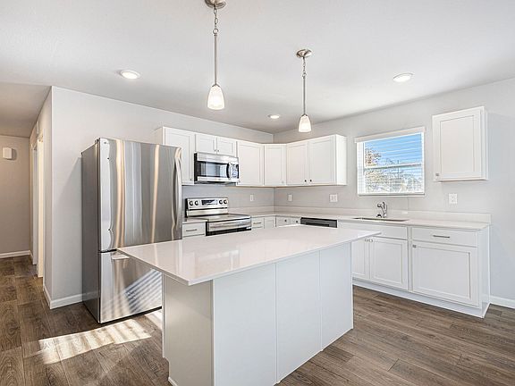5th image of 934 Maple Ave