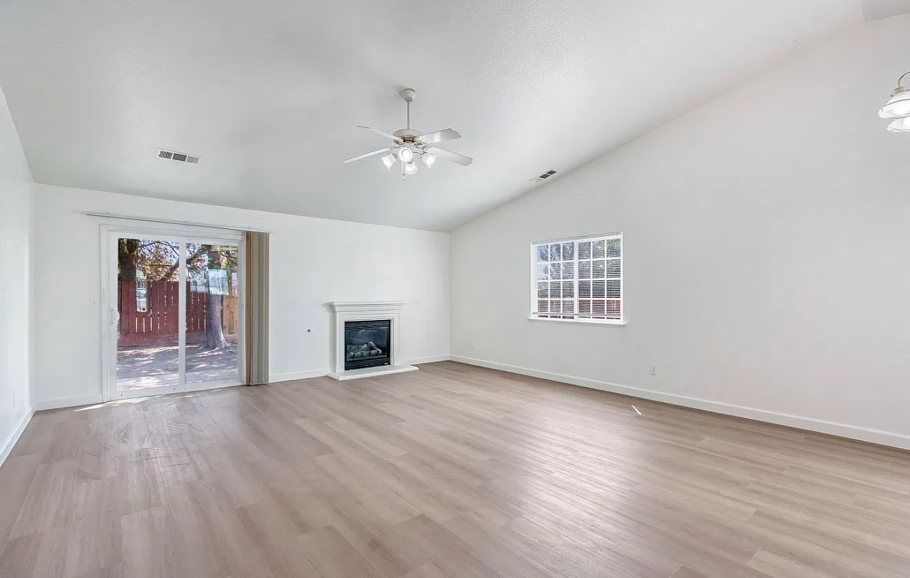 4 bed, 1779 sqft, $2,400 — Photo 3