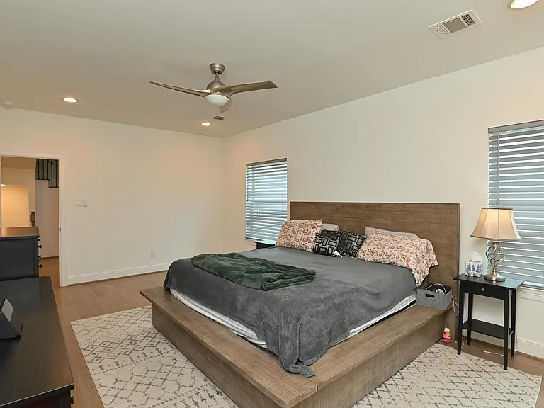 1117 W 16th St #C — Photo 71