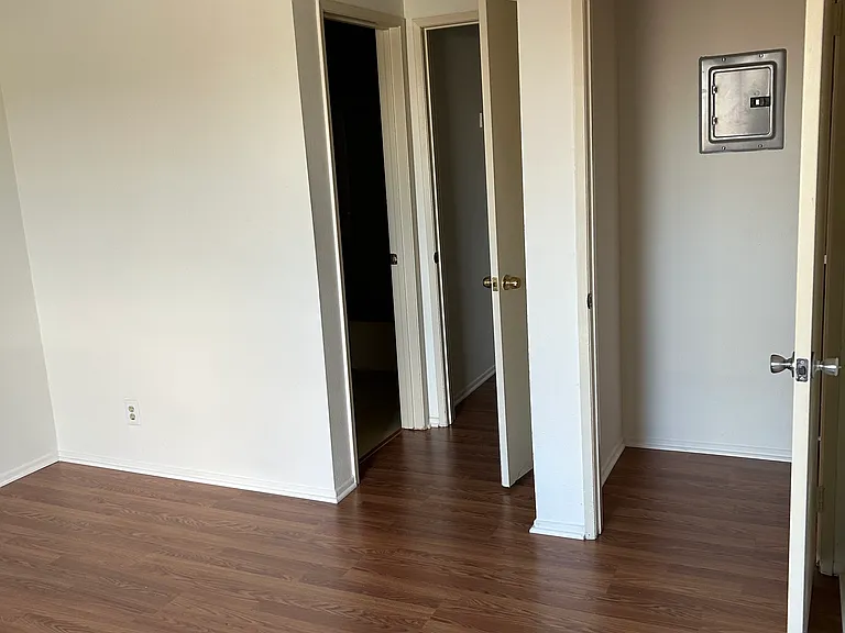 1020 Redondo Ave — Photo 4