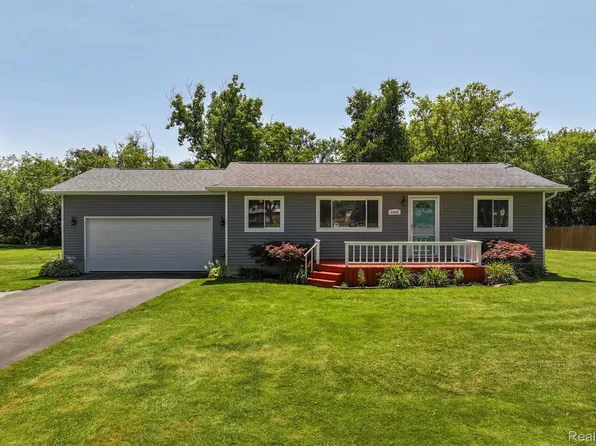8406 E Lippincott Blvd, Davison, MI 48423