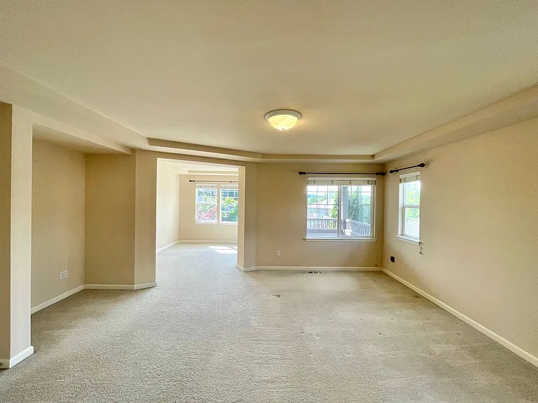 1921 NE 34th Pl — Photo 24