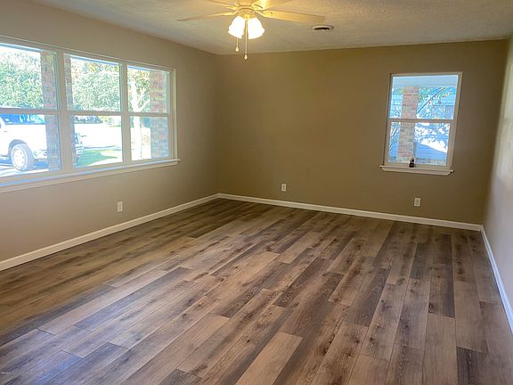 2nd image of 2408 Redwood Ave