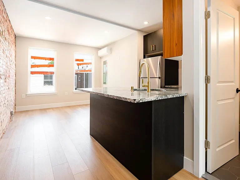 1915 S Norwood St #2 — Photo 4