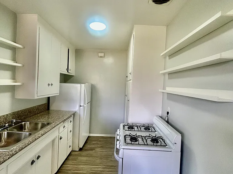 1428 Havenhurst Dr #16 — Photo 10