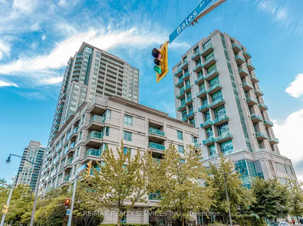 19 Avondale Ave #208, Toronto, ON M2N 0A6