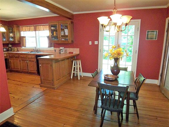 5th image of 31 Montebello Dr