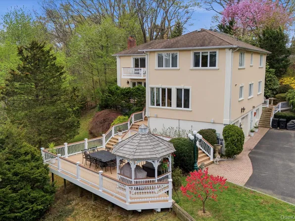 873 Oyster Bay Road, East Norwich, NY 11732