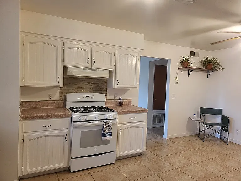 1019 S Demaree St — Photo 44