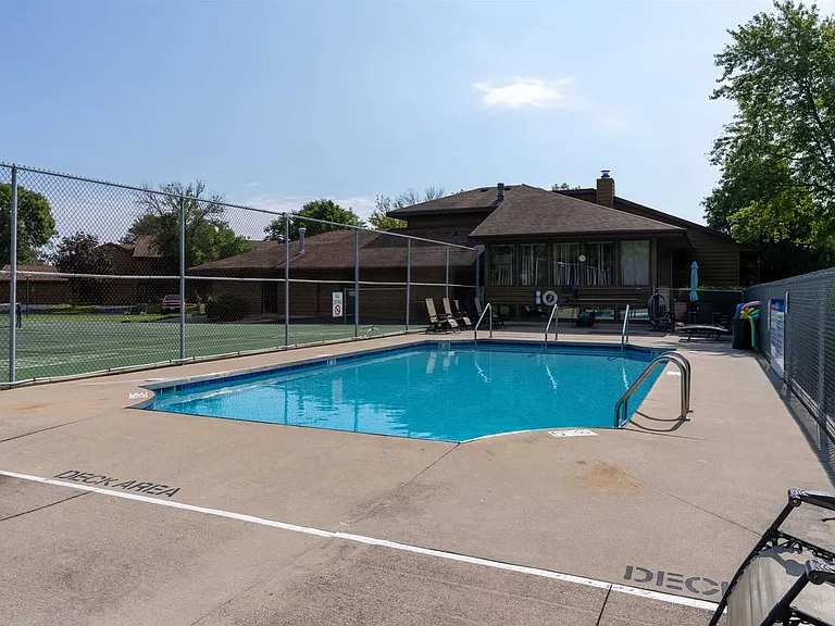 1120 Brittany Ct #79 — Photo 18