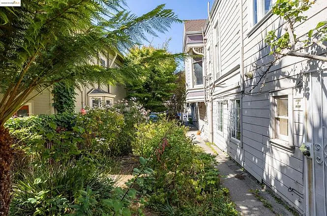 102 Hamilton Pl — Photo 3
