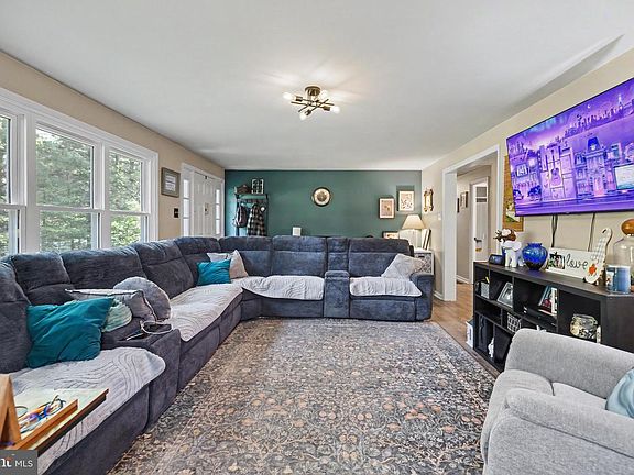 4th image of 7161 Rogues Rd