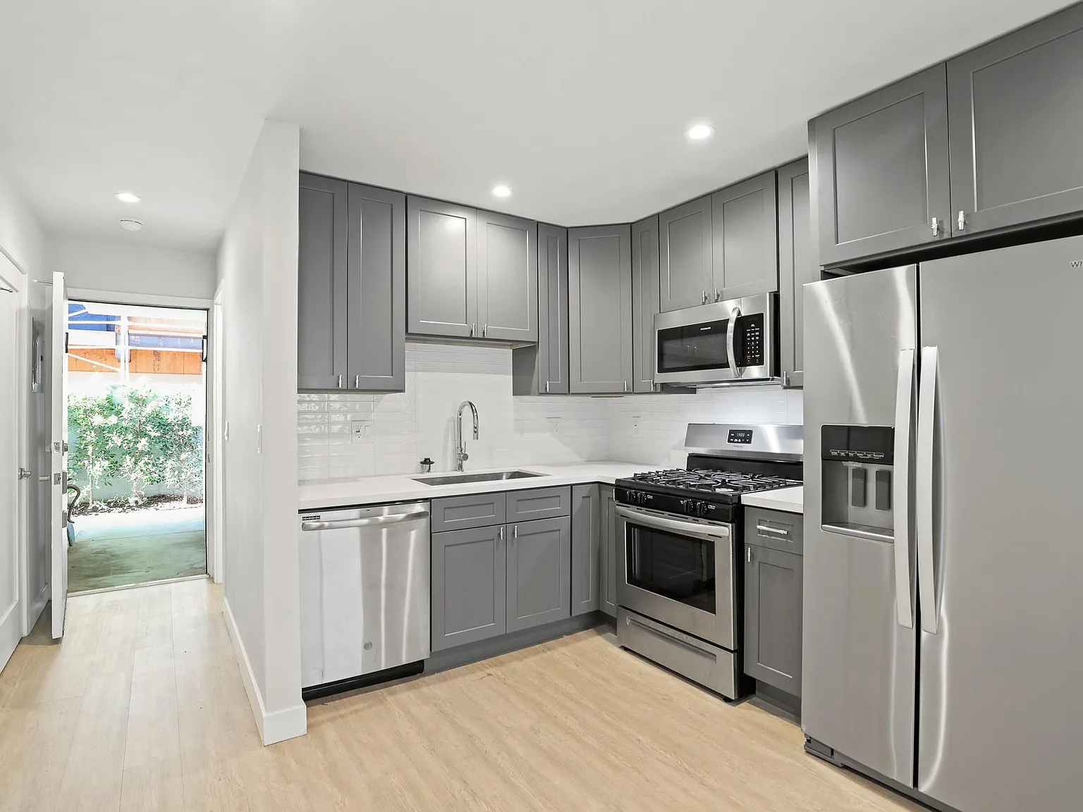 3314 Mentone Ave — Photo 4