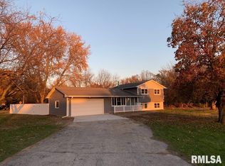 19075 Wells Ferry Rd, Bettendorf, IA 52722