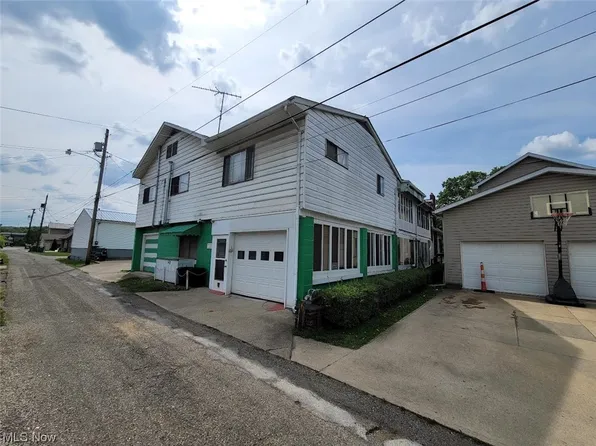 849 Icarian Way, Chester, WV 26034