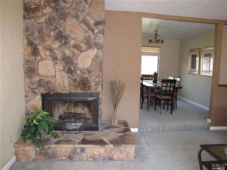 1585 Rainier Ave — Photo 9