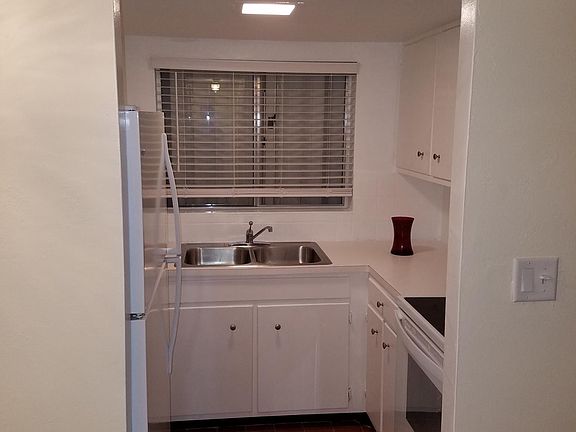 4th image of 19 S Flagler Dr #19