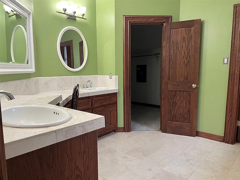 6983 Oakwood Park — Photo 14