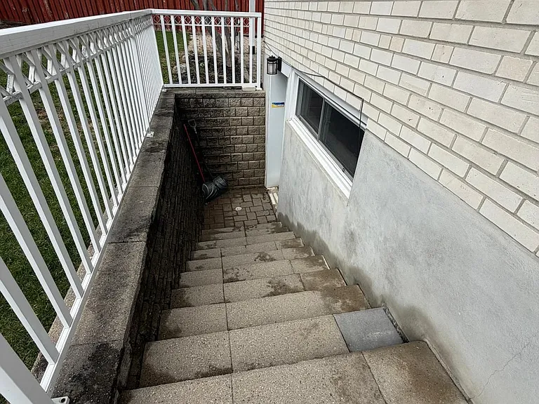 78 Brampton Rd #LOWER — Photo 5