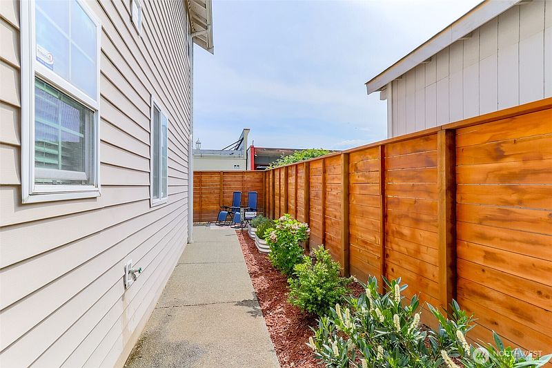 4th image of 10426 17th Avenue SW #10426