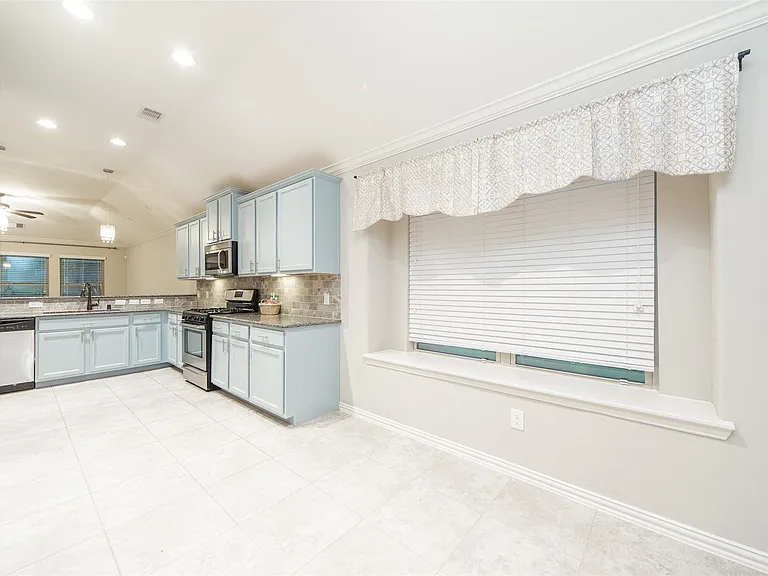 17919 Banbury Green Ln — Photo 8