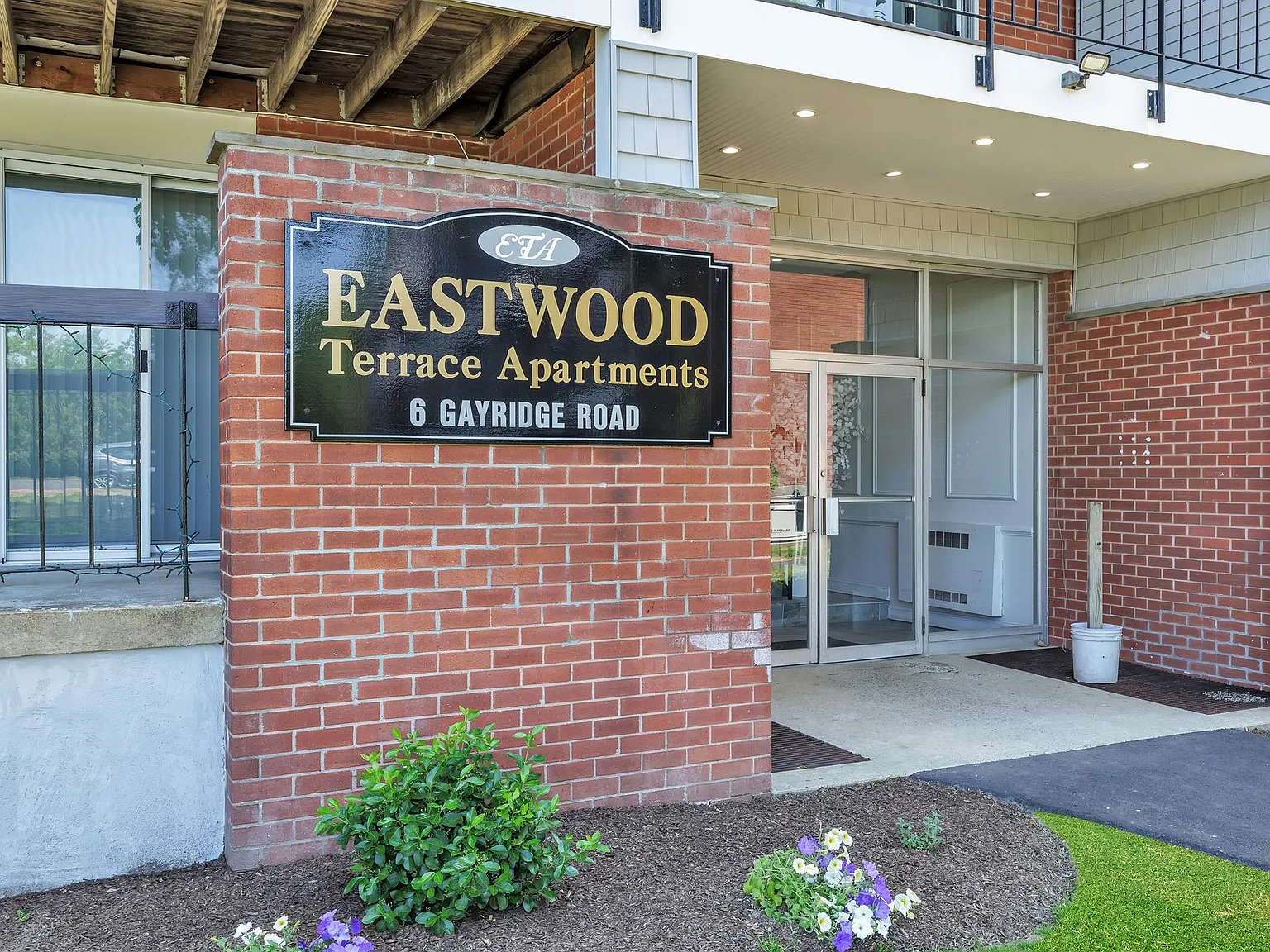 Eastwood Terrace — Photo 2