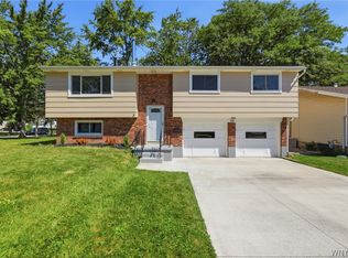 35 Tomcyn Dr, Williamsville, NY 14221