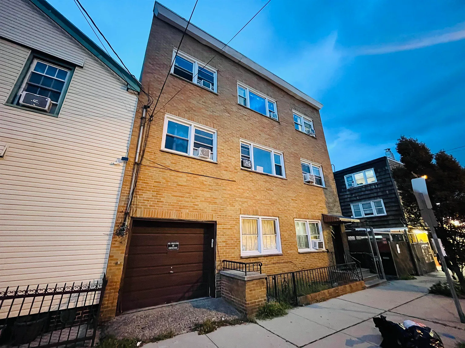 2 bed, 1.0 bath, 1000 sqft, $2,500 — Photo 1