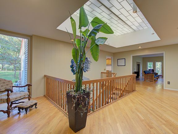 3rd image of 1545 W Demeter Dr