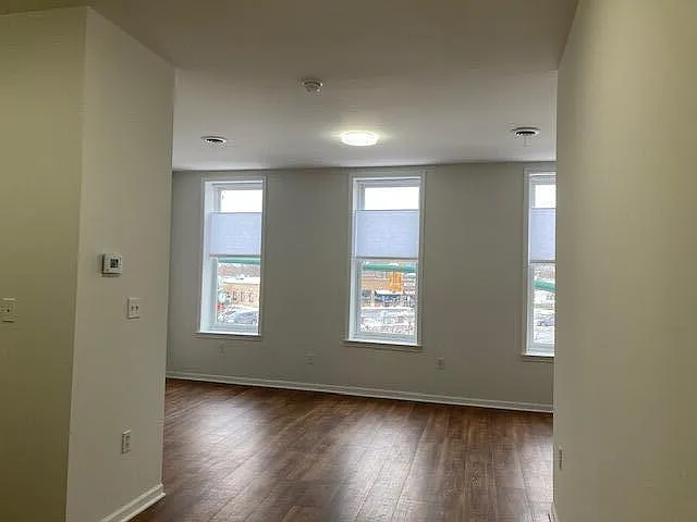 Studio, 1.0 bath, 648 sqft, $1,400 — Photo 4
