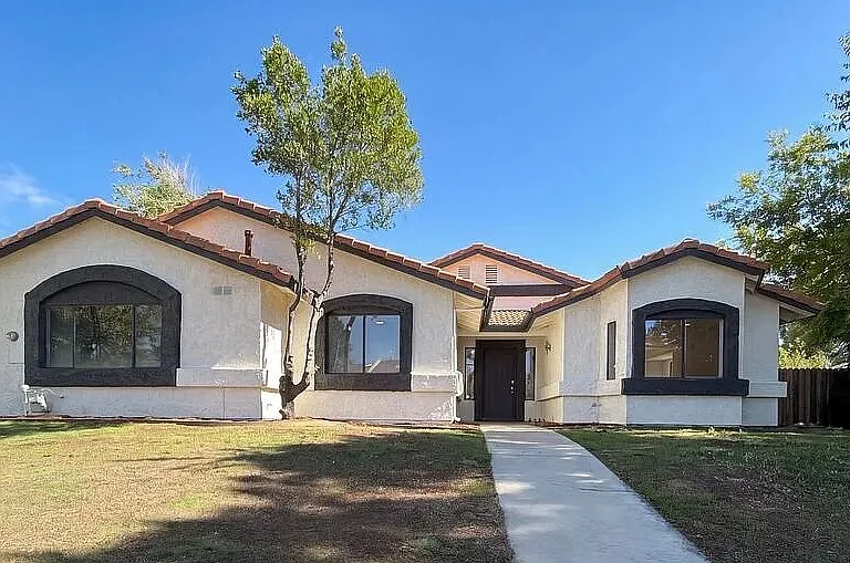 42349 Willeta Ave — Photo 1