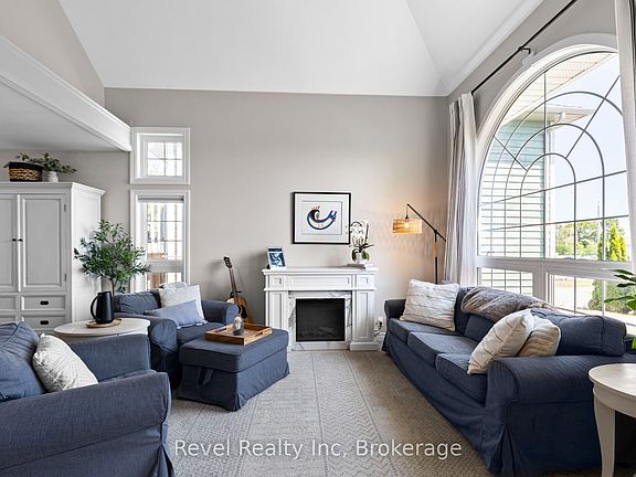 3rd image of 5 Avery Ct