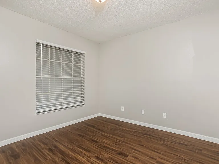 13709 Valleybrooke Ln — Photo 12