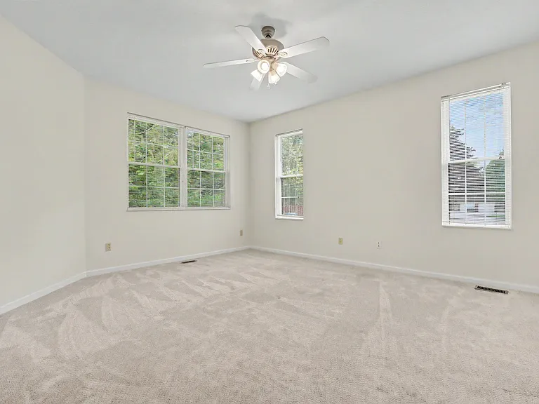 1379 E Main St — Photo 17