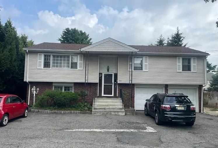 192 W Mount Pleasant Ave — Photo 1