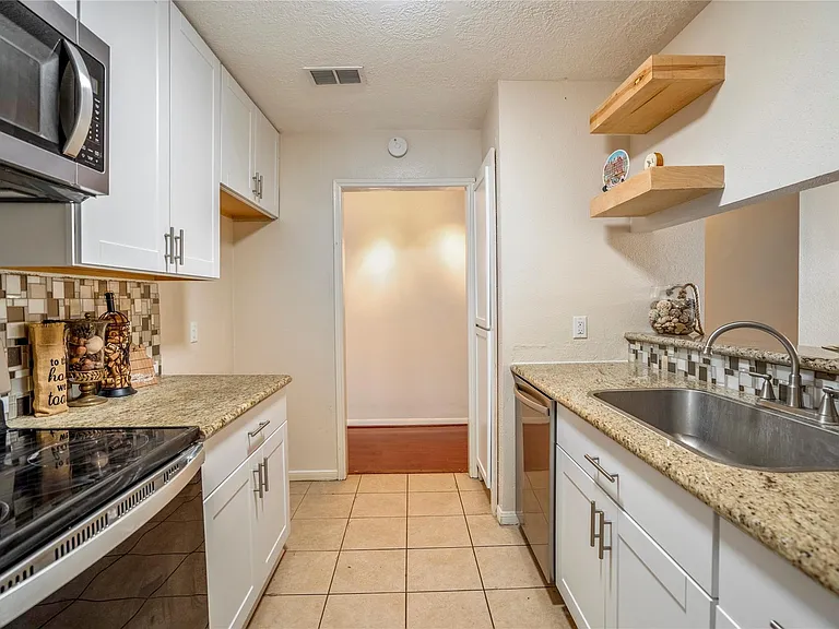 11817 Southlake Dr — Photo 9