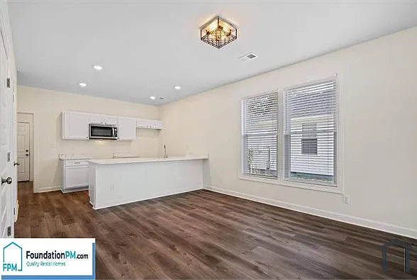 1470 Lyndale Ave — Photo 5