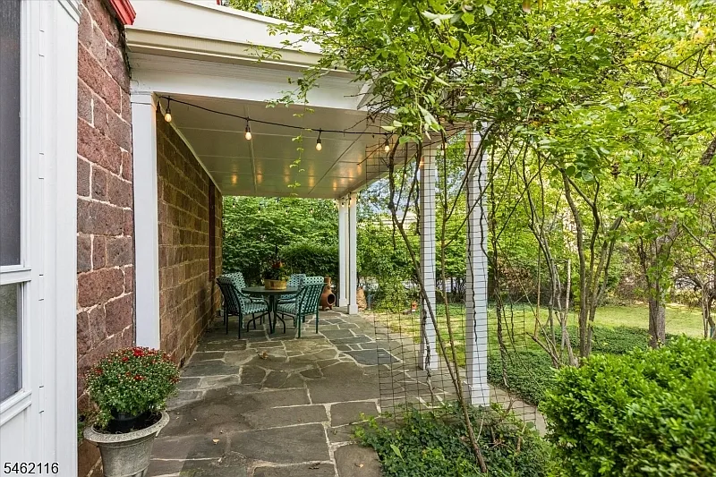 4 bed, 2.5 bath, $3,900 — Photo 2