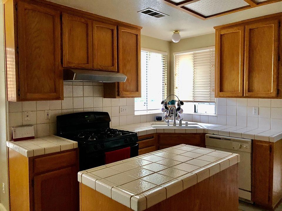 2nd image of 506 Zinfandel St