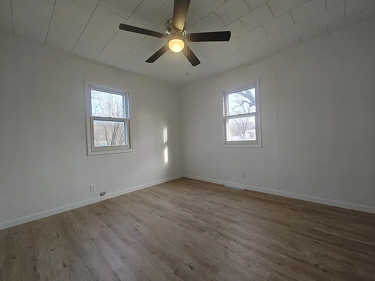 308 E Delaware St — Photo 6