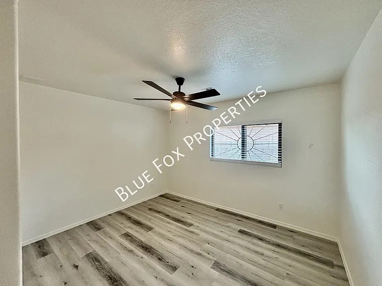 5369 S Waterloo Ln — Photo 13