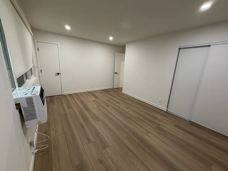 8751 Langdon Ave — Photo 13