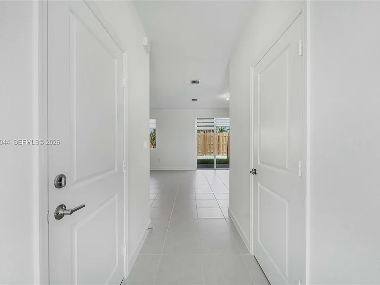 701 SE 13th Street Cir — Photo 5