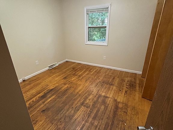 5th image of 1219 Ridgebrook Ct SE