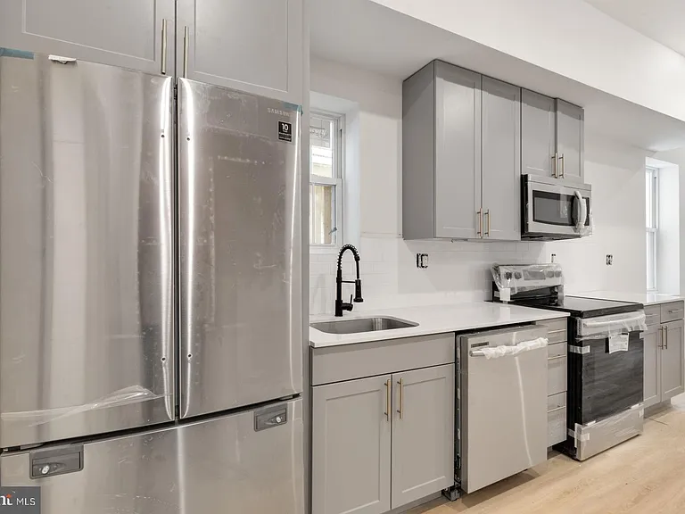 223 S 45th St #1R — Photo 4