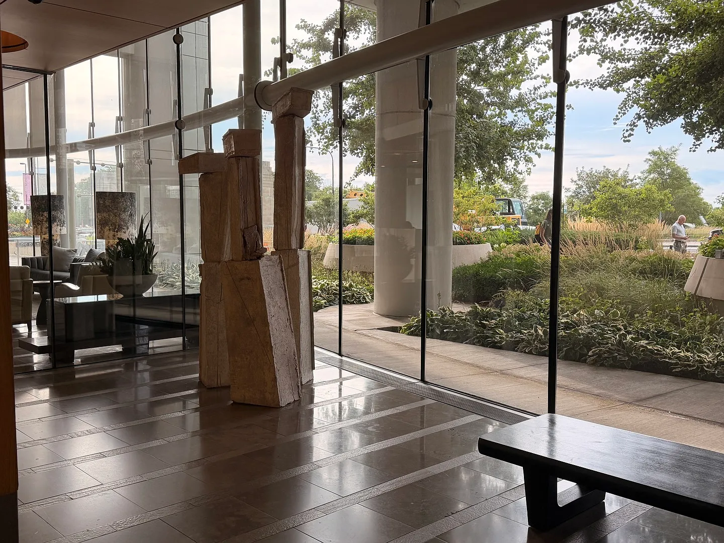 1 bed, 1.5 bath, 1250 sqft, $4,200 — Photo 4